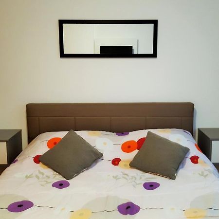 Bright & Cozy Pula Apartment Exterior photo