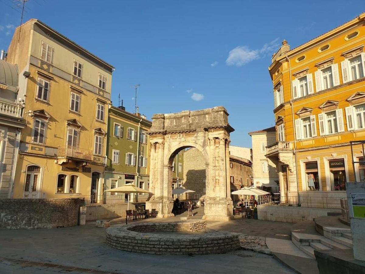 Bright & Cozy Pula Apartment Exterior photo