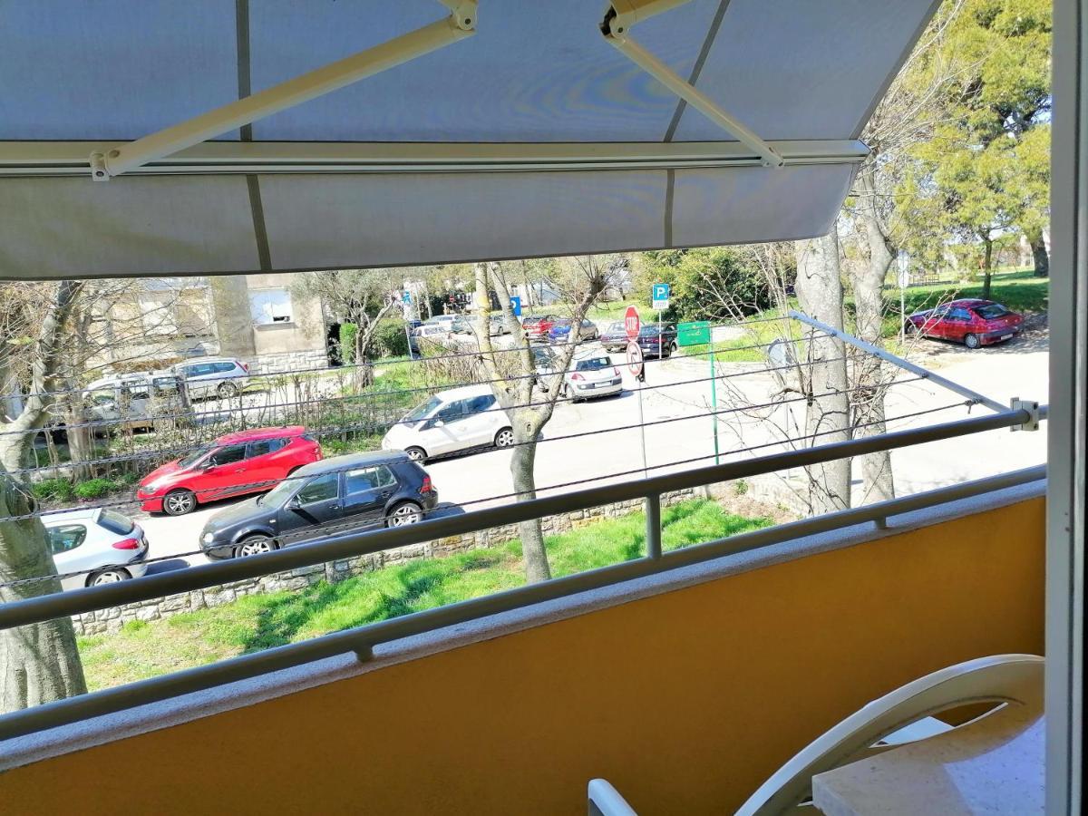 Bright & Cozy Pula Apartment Exterior photo