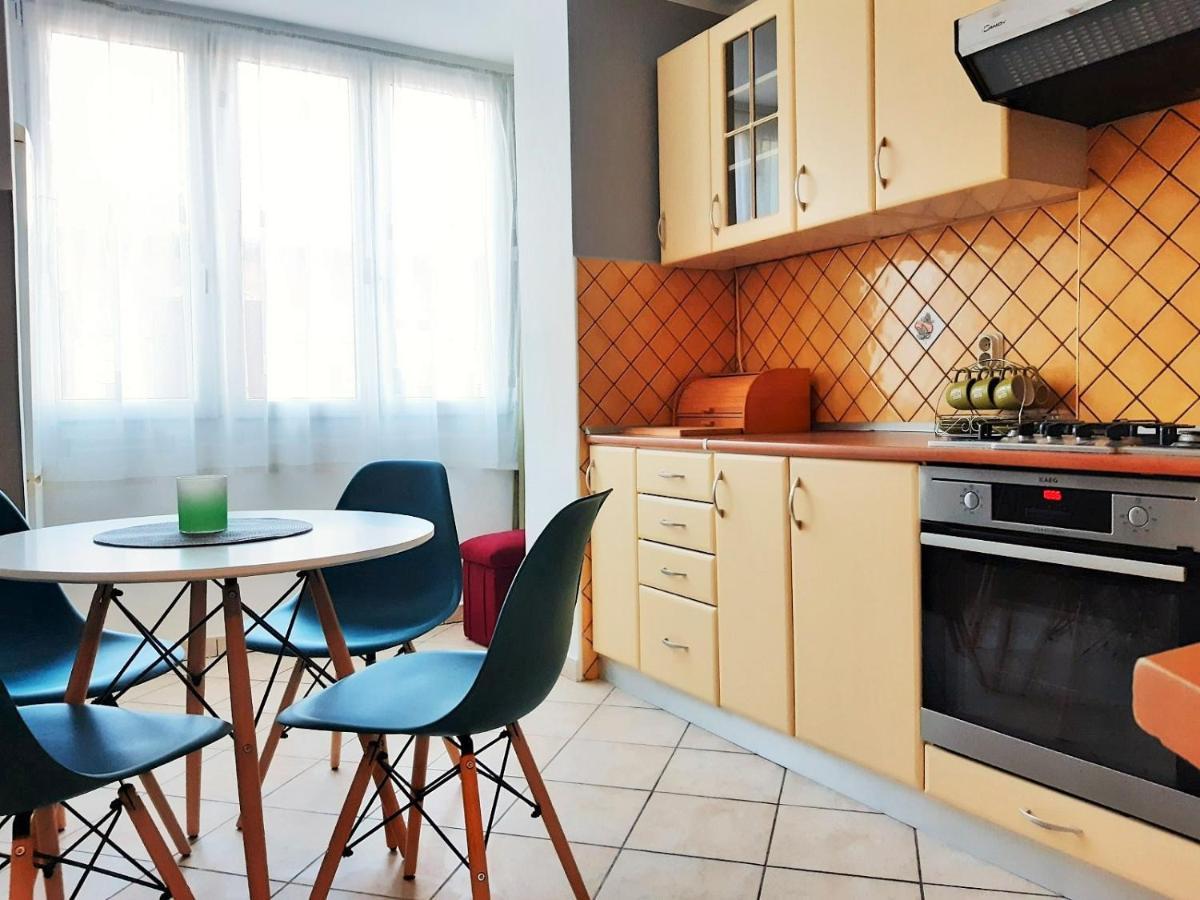 Bright & Cozy Pula Apartment Exterior photo