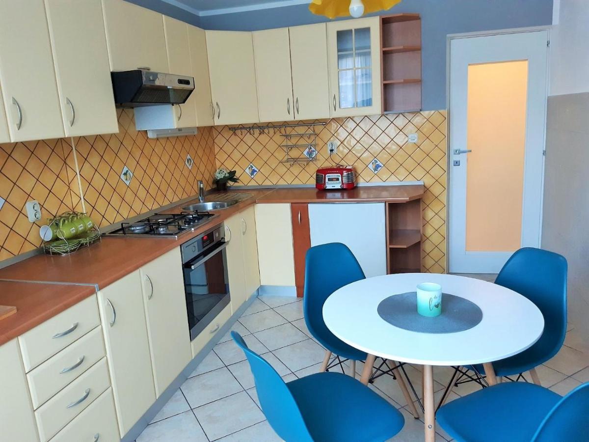 Bright & Cozy Pula Apartment Exterior photo