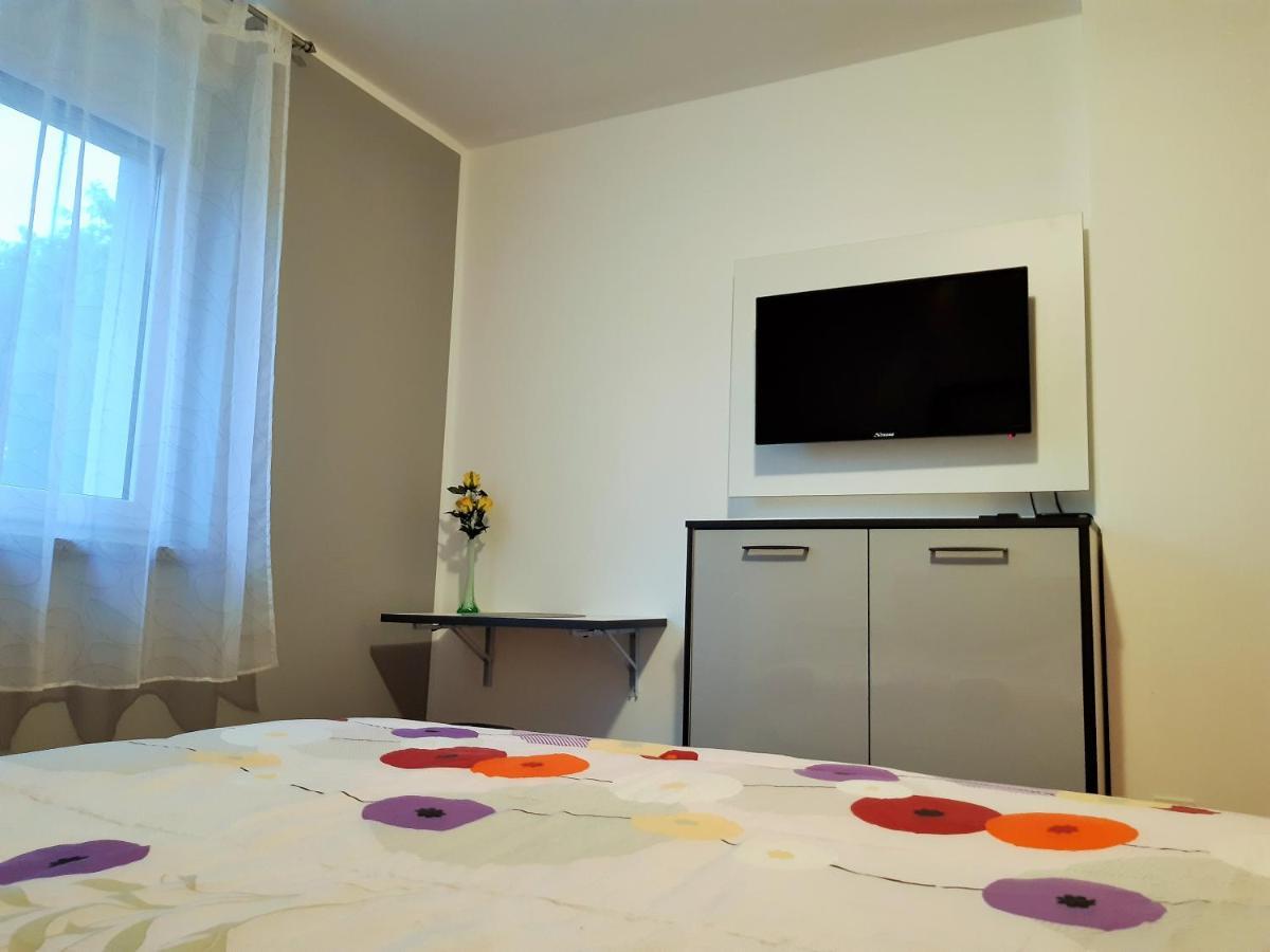Bright & Cozy Pula Apartment Exterior photo